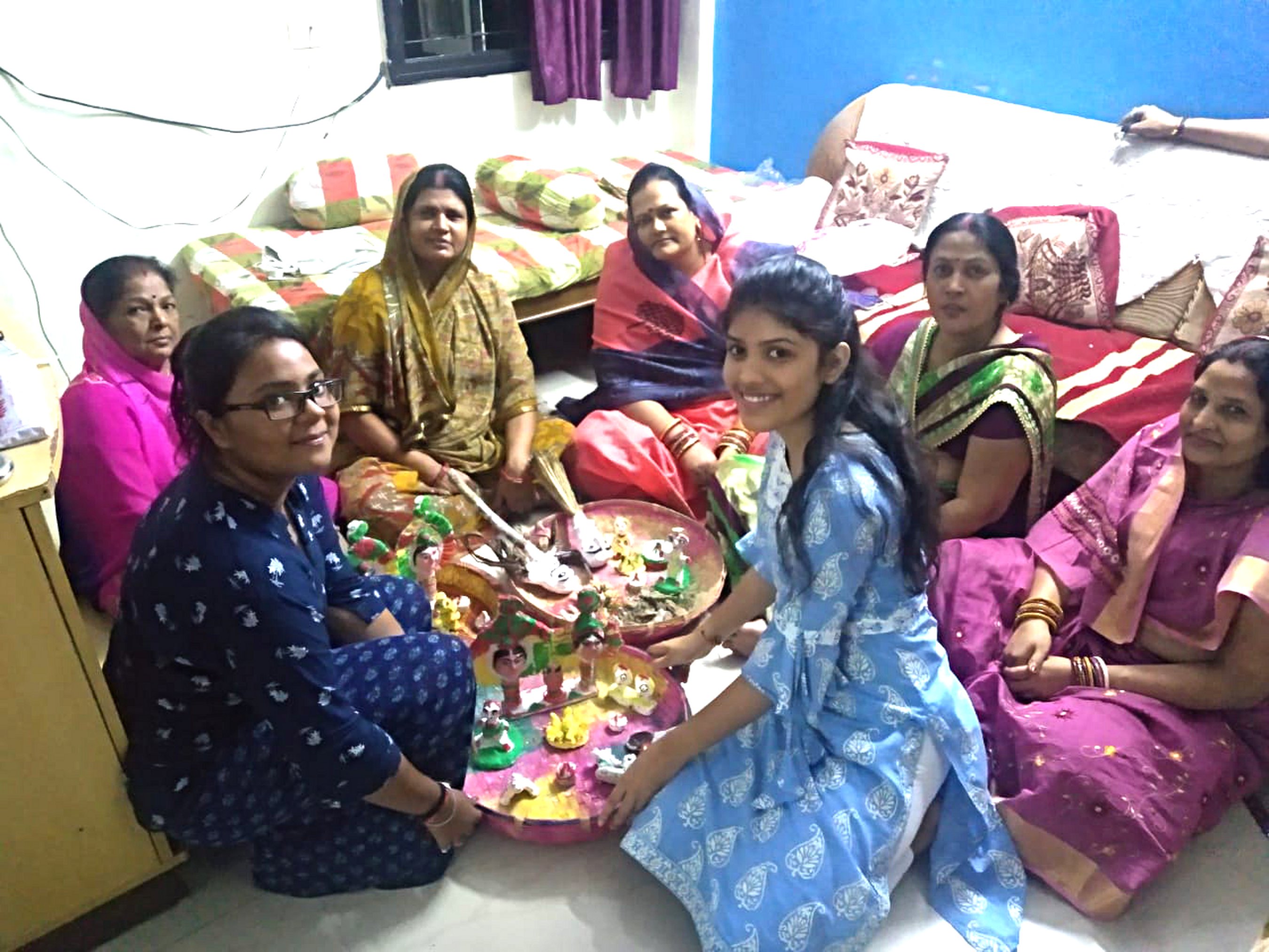 Gujarat: मिथिला वासियों ने मनाया सामा-चकेबा