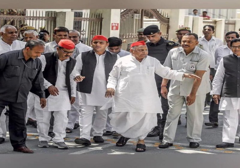 मुलायम सिंह यादव के छोटे भाई गिरकर गंभीर रूप से हुए घायल, परिवार में मचा हड़कंप