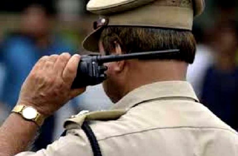 थानेदार का अपराधी प्रेम देखकर SP के पास पहुंचे ग्रामीण, कहा साहब आप देख लीजिए, वर्ना....