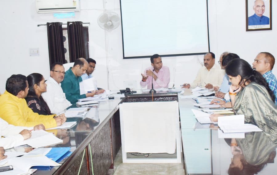Singrauli Collector directed officials to collect revenue