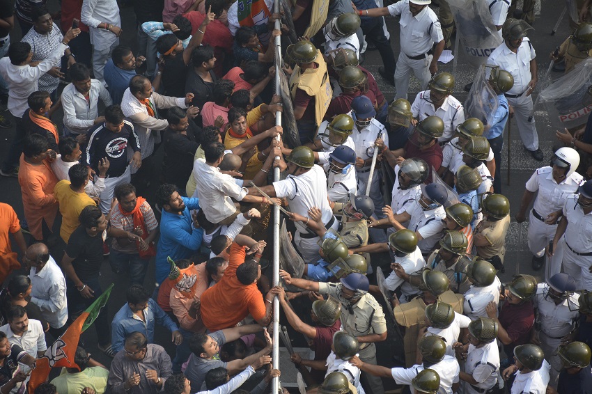 BJP and Police calsh: कोलकाता के  चांदनी चौक बना रणक्षेत्र