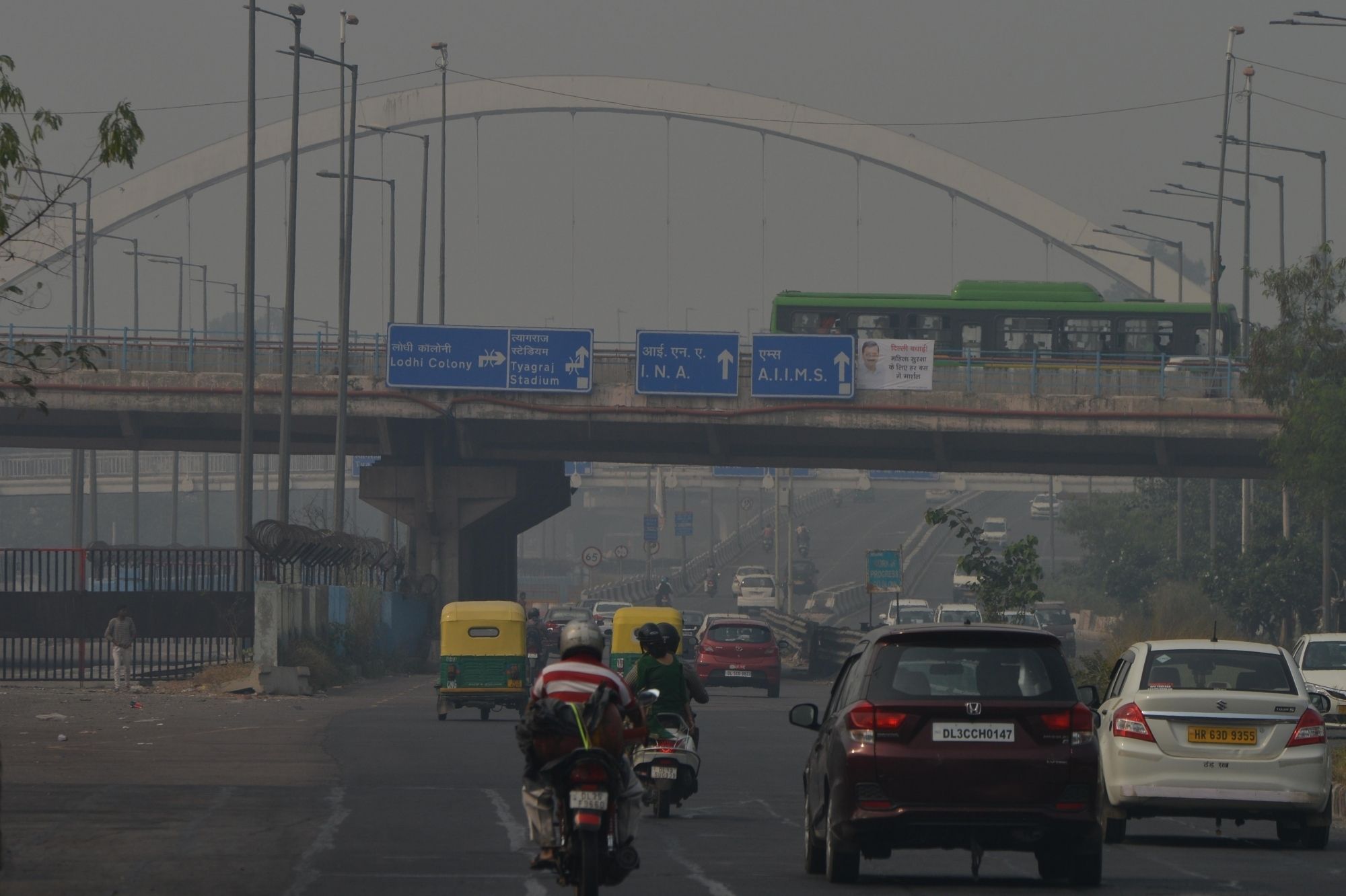 Delhi Pollution : दिल्ली में खतरनाक स्तर पर एक्यूआई लेवल