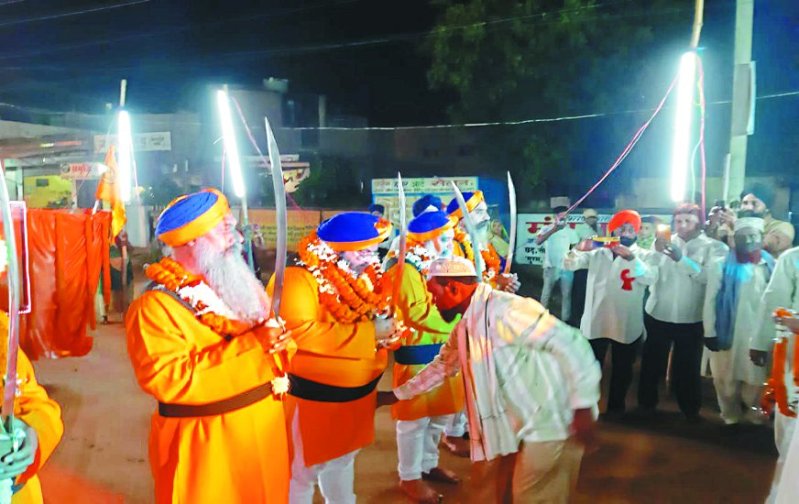 मुस्लिम समाज ने किया गुरुनानक जयंती पर सिखों का भव्य स्वागत