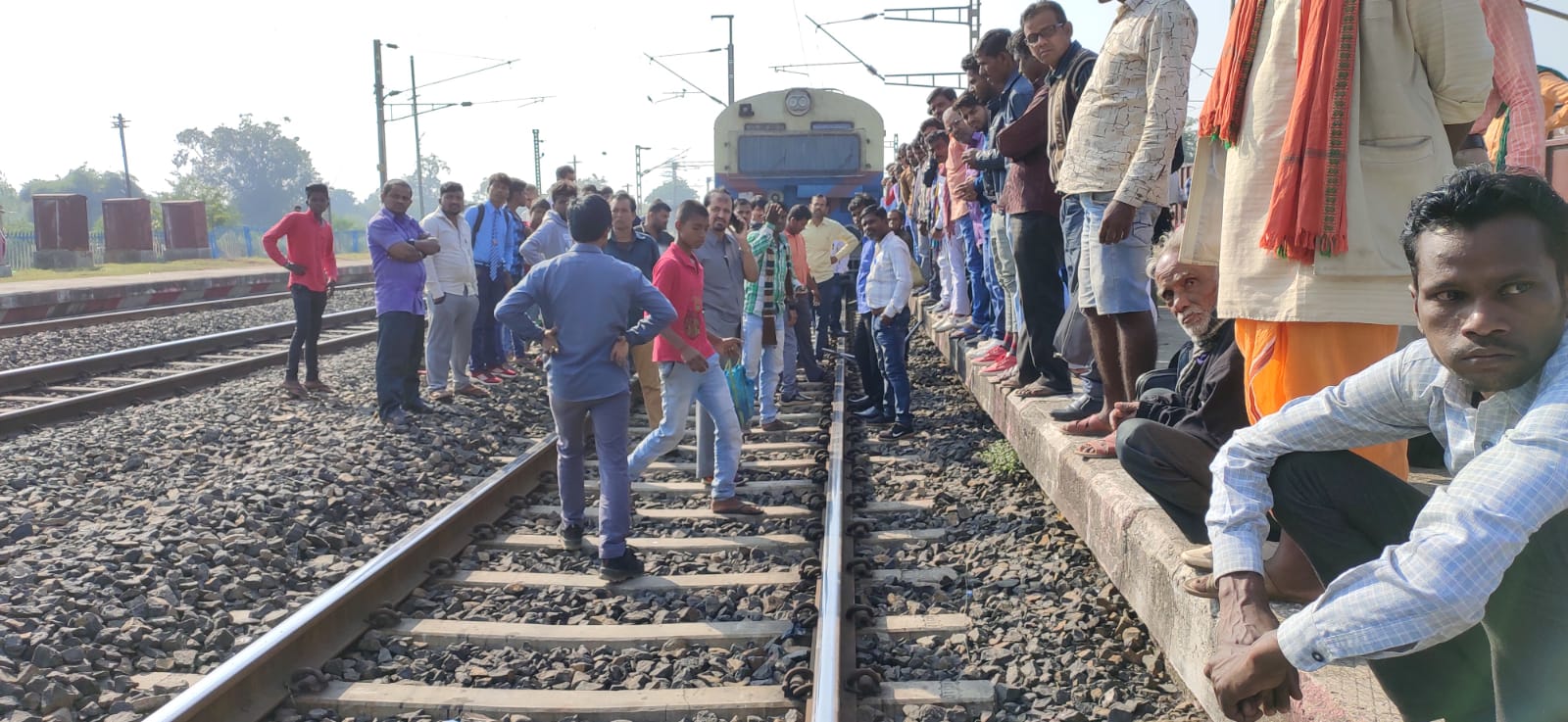 The train was going through broken tracks, passengers gave information