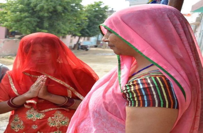 nikay chunav : घूंघट में मनुहार, वोट म्हाने ही दिज्यो सा