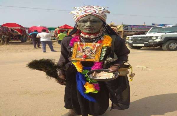 Someone became Radha and some Mahadev