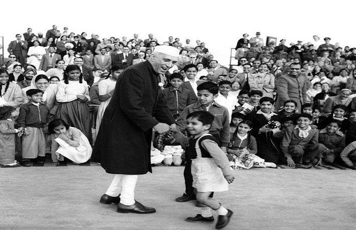 जन्मदिन विशेष: जवाहरलाल नेहरू ने अपनी 196 करोड़ रुपए की संपत्ति कर दी थी देश के
नाम - image