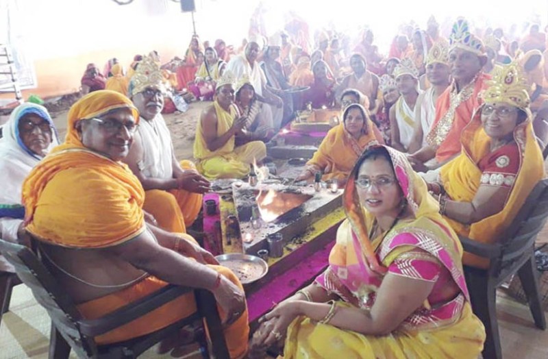 मंत्रोच्चारण के साथ विश्वशांति महायज्ञ में दी आहुतियां