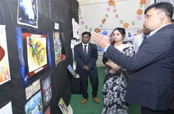 बीएमसी मेडिकल कालेज में युवा उत्सव में छात्रों ने लगाई प्रदर्शनी