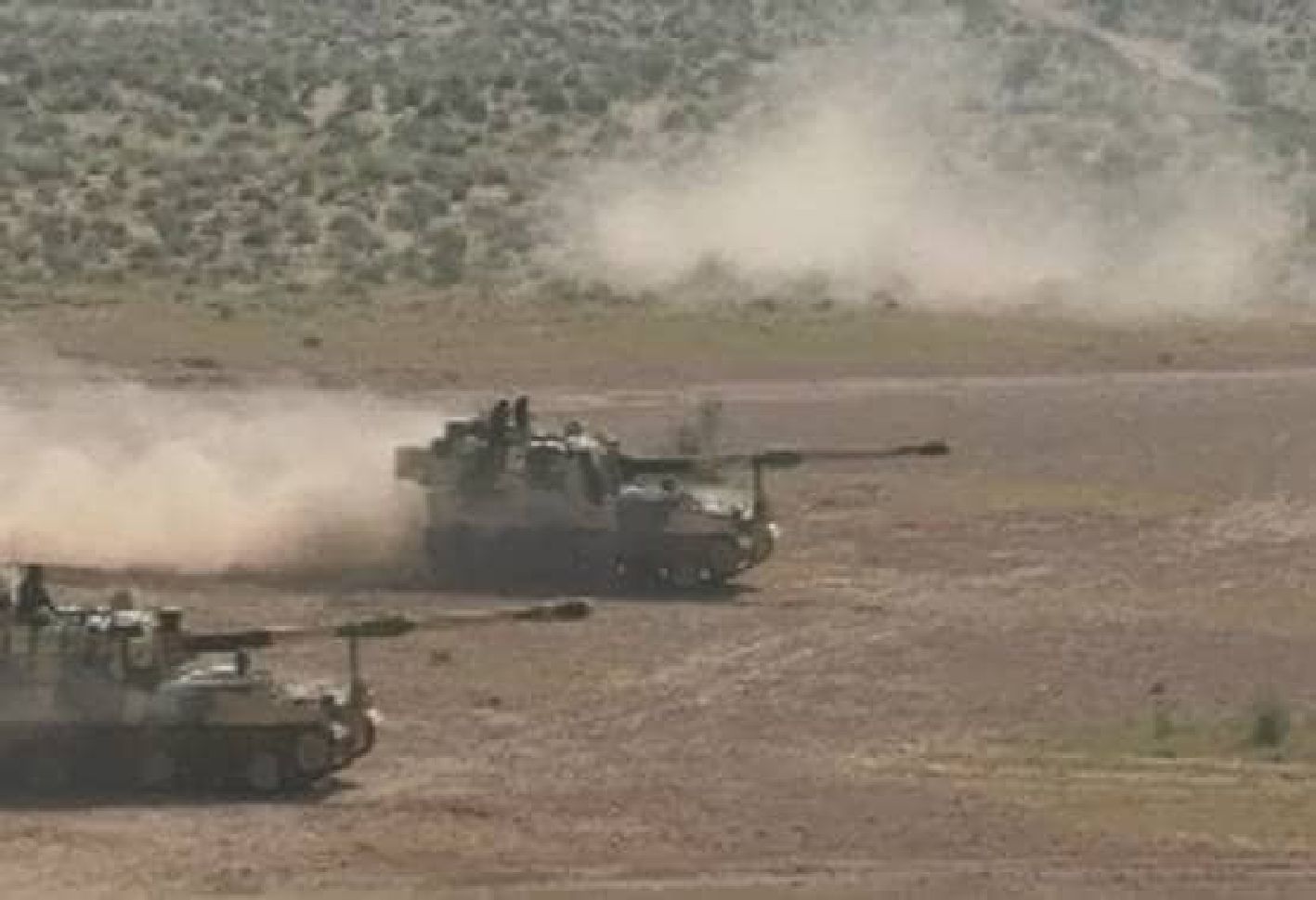 40 thousand soldiers doing maneuvers with 450 tanks in jaisalmer