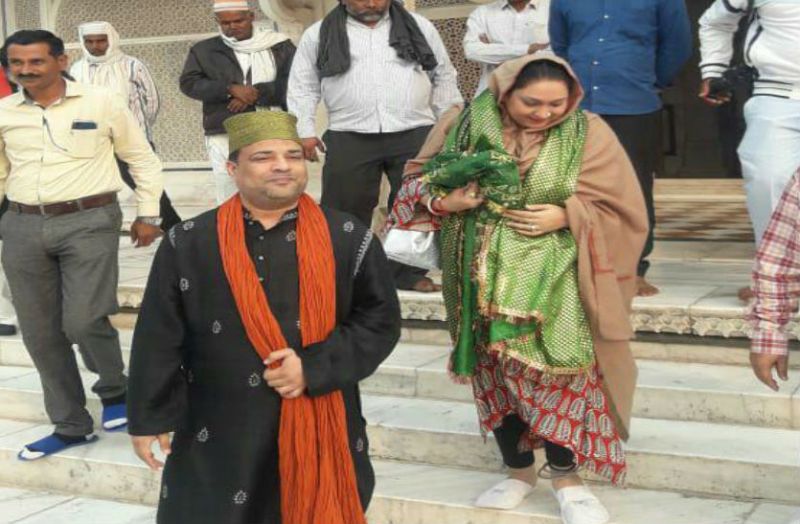 फिल्म अभिनेता रजा मुराद की पत्नी समीना मुराद पहुंची फतेहपुर सीकरी