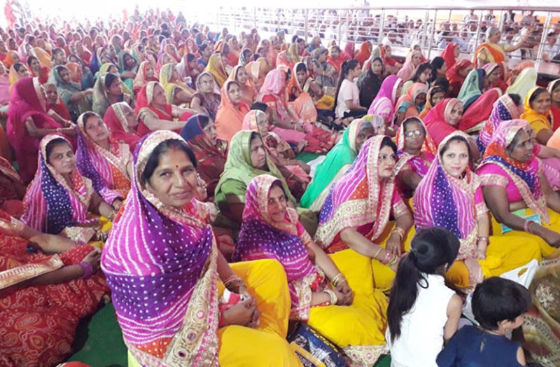 पिच्छी परिवर्तन समारोह में उमड़े श्रद्धालु, भामाशाहों व दानदाताओं का किया सम्मान