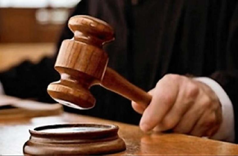 बैंक के 8 सदस्यों के खिलाफ आदेश पारित करने पर हाइकोर्ट की रोक