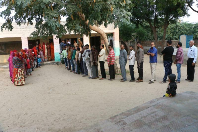 बाड़मेर में सुबह 10 बजे तक 23 व बालोतरा में 26 फीसदी मतदान