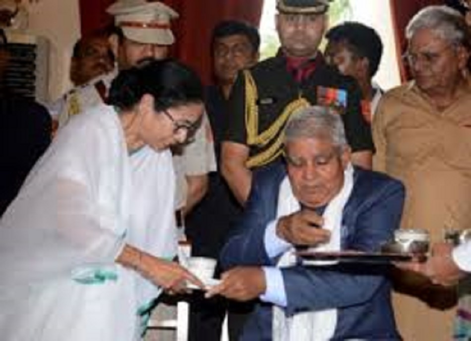 Mamta Banerjee and Governor's cold war:  राज्यपाल ने ममता बनर्जी को ऐसे दी लक्ष्मण रेखा पार नहीं करने की चेतावनी, जानिए क्यों