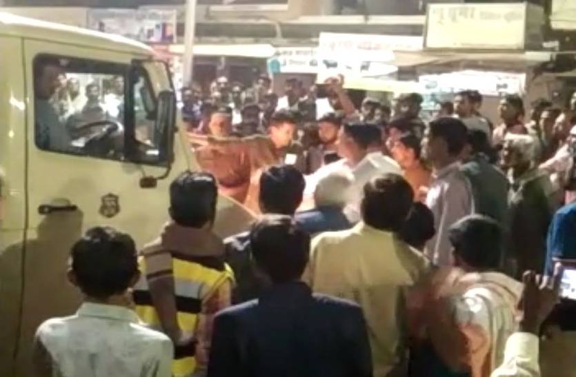 Illegal supply of animal feed, mini truck seized