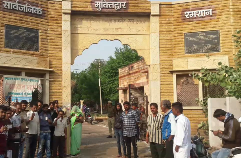 निकाय चुनाव 2019:राजस्थान में यहां मतदाता वोट डालने पहुंचे श्मशान घाट, जानिए पूरा मामला