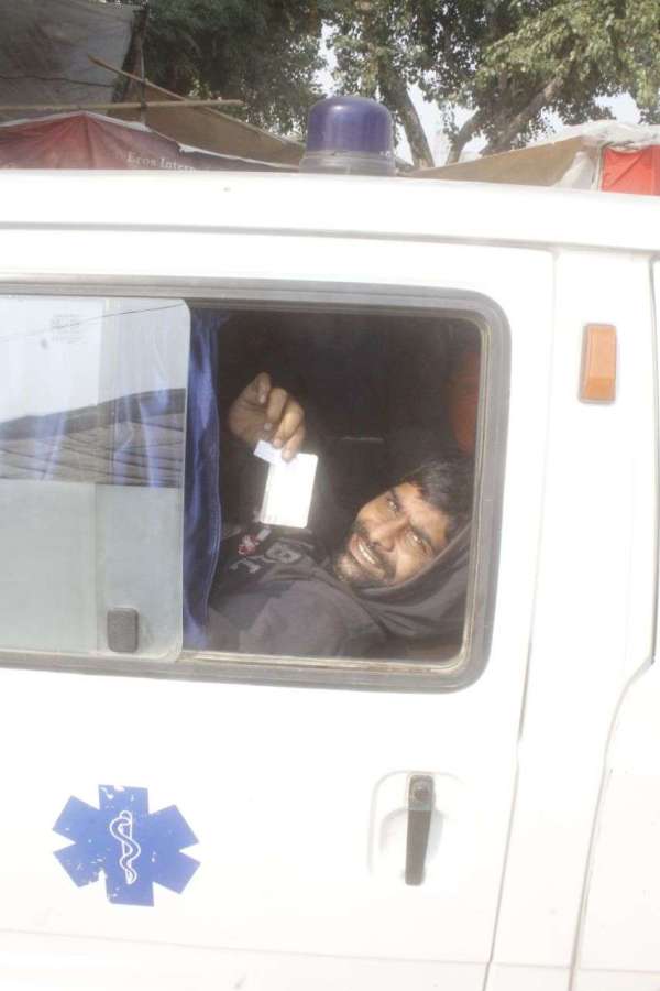 Local body election 2019 : लोकतंत्र के यज्ञ में  मतदाताओं ने कुछ यूं दी आहुति.. देखें तस्वीरें