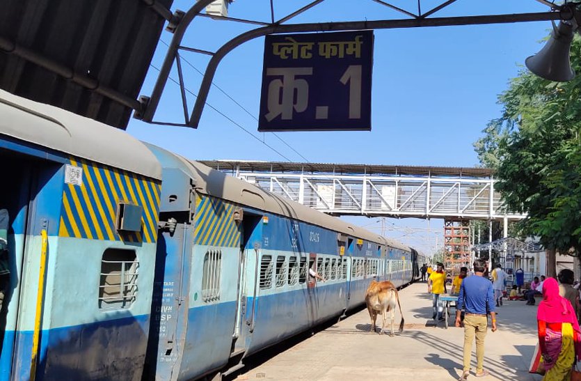 Trains of passengers are missed due to lack of indication display boards