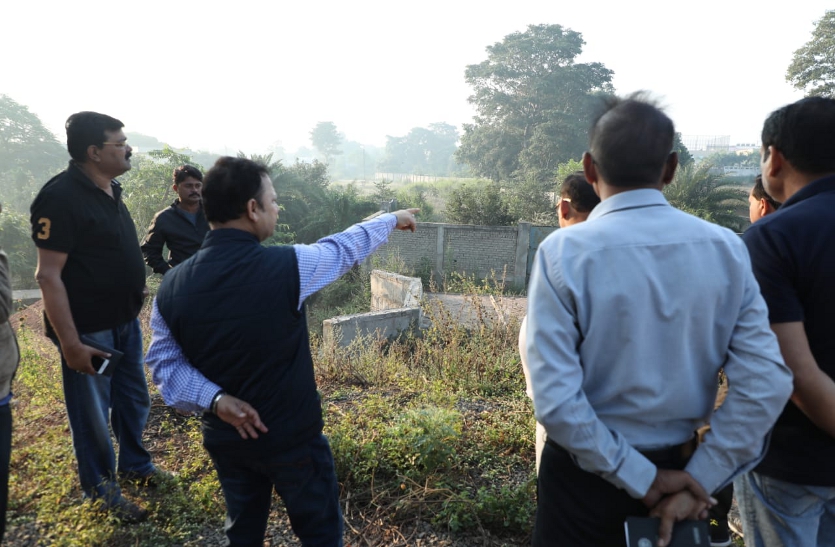 Collector SB Singh and other officials inspecting 