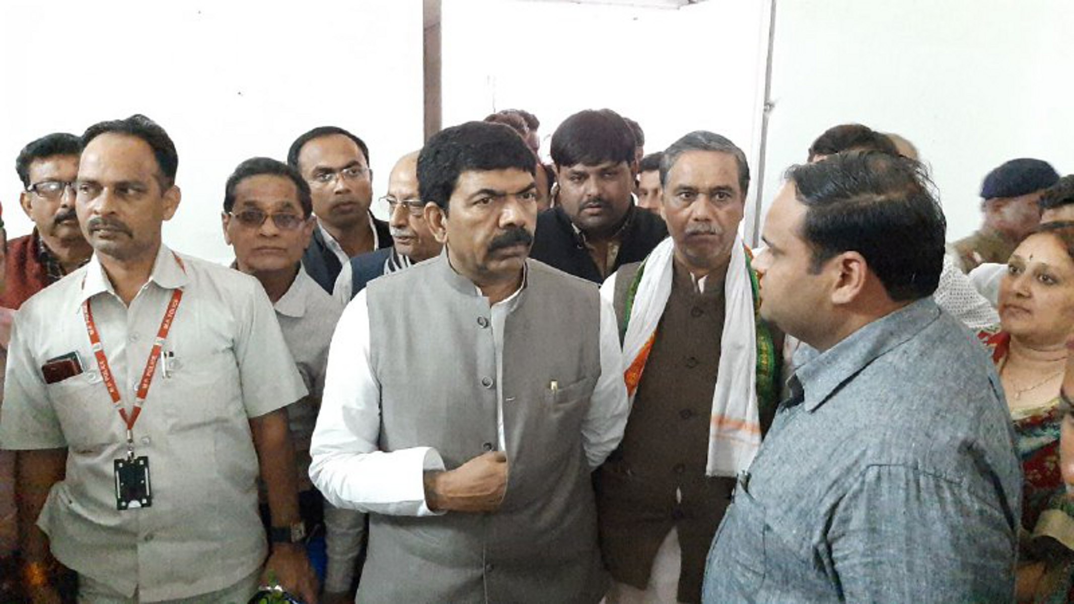 खनिज मंत्री का पलटवार, कहा-कम्प्यूटर बाबा सिर्फ बाबागिरी करें