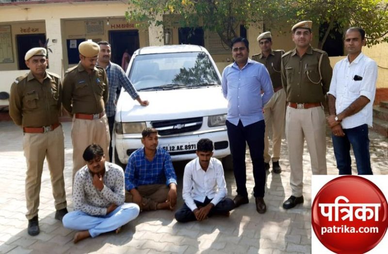 नाकाबंदी के दौरान 11 कर्टन अंग्रेजी शराब बरामद, तीन गिरफ्तार, मंडार पुलिस की कार्रवाई