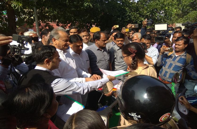 Cm visit : बच्चे बनें घूंघट प्रथा समेत व्यसन मुक्ति में भागीदार