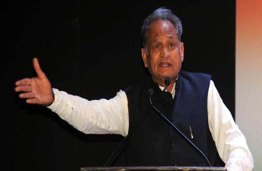 CM Visit in ajmer: महिलाओं के लिए कैद है घूंघट, बच्चे करें हटवाने की पहल