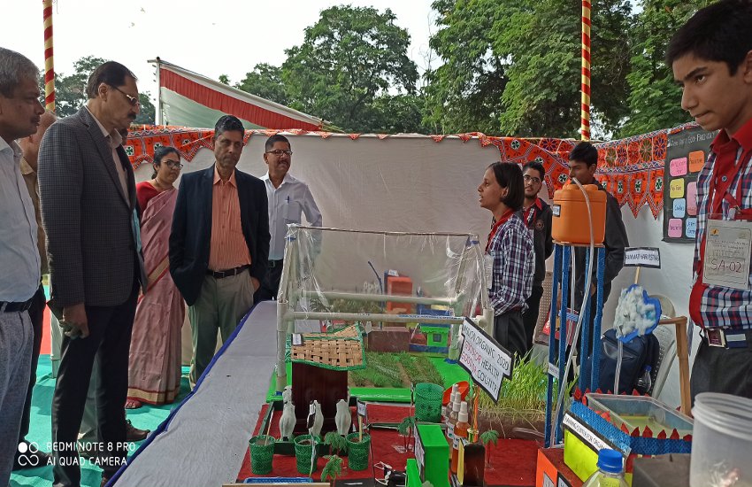 Ahmedabad News विज्ञान, गणित, पर्यावरण प्रदर्शनी में दिखी विद्यार्थियों की प्रतिभा