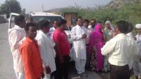 पंचायत समिति का दर्जा नहींं मिलने से नाराज ग्रामीणोंं ने किया पूर्व सांसद का घेराव, दी उग्र आंदोलन की चेतावनी
