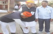 राजनीतिक मतभेद भुला लगाया गले