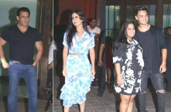 पांचवी वेडिंग एनिवर्सरी पर बेबी बंप में दिखीं अर्पिता खान, पार्टी में पहुंचे कई सितारे