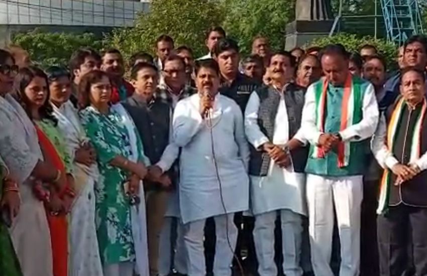 इंदिरा गांधी जयंती : प्रतिमा स्थल पर पहले पहुंच गए मंत्री बाला बच्चन, बाद में आए कांग्रेसी, देखें VIDEO
