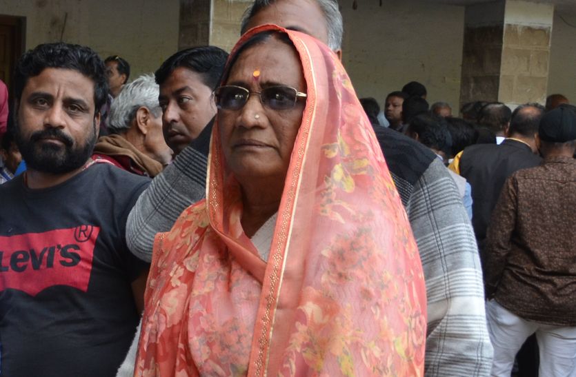 पांच बार चुनाव जीत चुकी सभापति कमला दगदी को पहले पत्नी ने तो अब की बार पति ने हराया