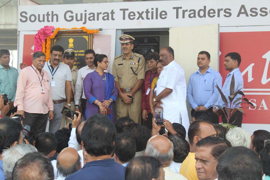 कपड़ा व्यापारियों की मांग हुई पूरी, आंजणा पुलिस चौकी खुली