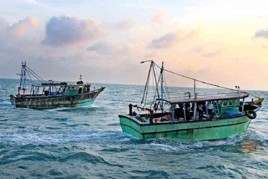 श्रीलंकाई नौसेना ने २ हजार मछुआरों पर हमला कर खदेड़ा