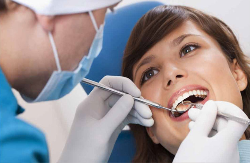 एसिडिक और मीठी चीजें खाने से खराब होती है दांतों पर चढ़ी इनैमल परत