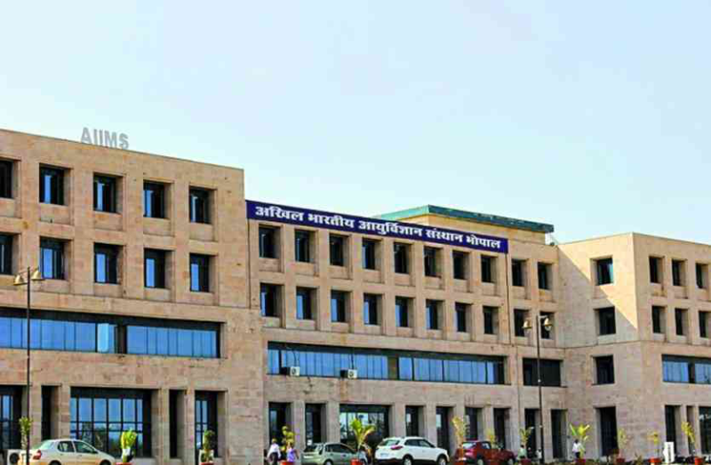 एम्स भोपाल में प्लाक ब्रेकीथैरेपी से होगा आंखों के कैंसर का इलाज