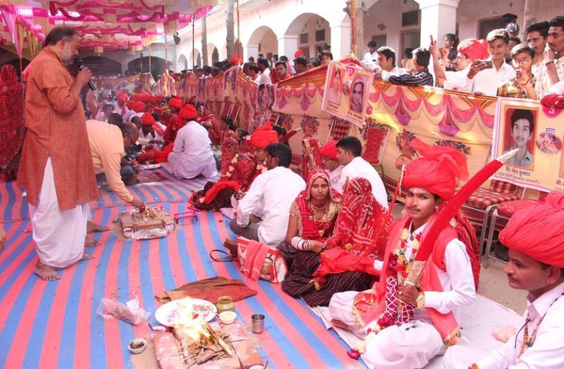 VIDEO प्रजापति कुंभकार समाज का चतुर्थ सामूहिक विवाह महोत्सव : अग्नि को साक्षी मानकर 13 जोड़े बने हमसफर