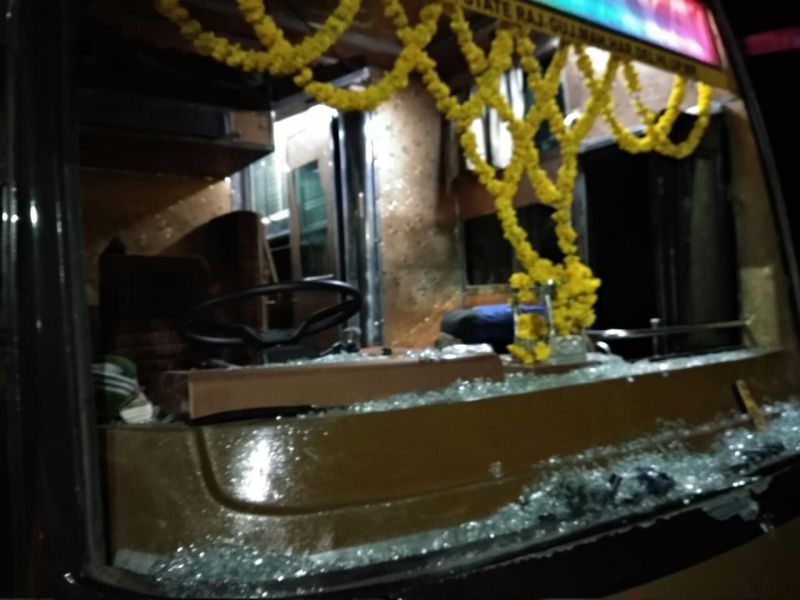 देर रात बस पर फिर हुआ पथराव, तीन वाहनों के कांच टूटे, यात्री सहमे