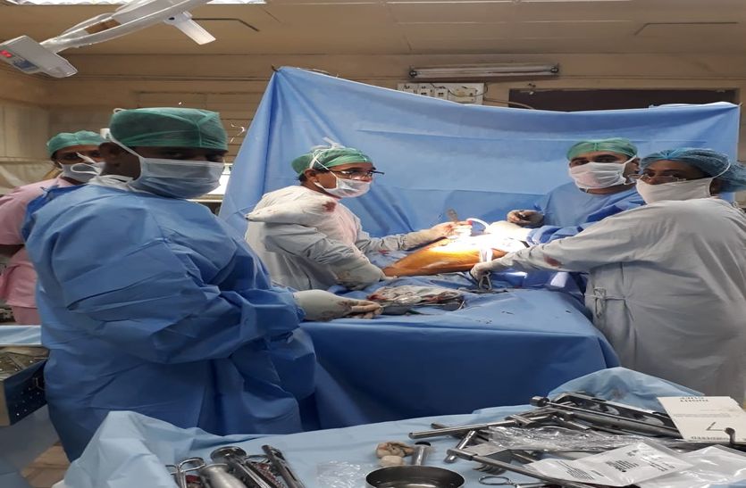 अजमेर रेलवे अस्पताल में हाई रिस्क रोगी की टोटल हिप रिप्लेसमेंट सर्जरी