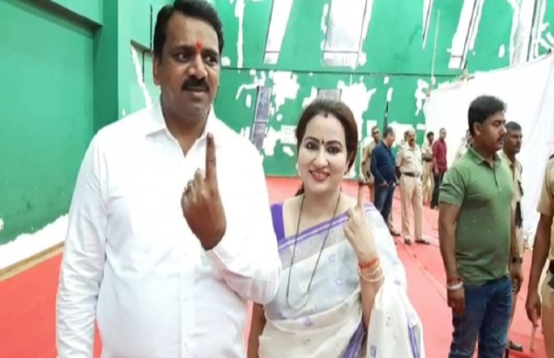 Mumbai News Live : महापौर के साथ आयुक्त की कुर्सी पर बैठे पूर्व विधायक मेहता