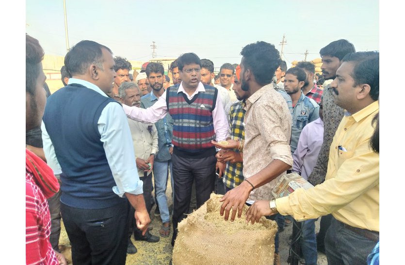 Slogans shouted at farmer management for getting low prices
