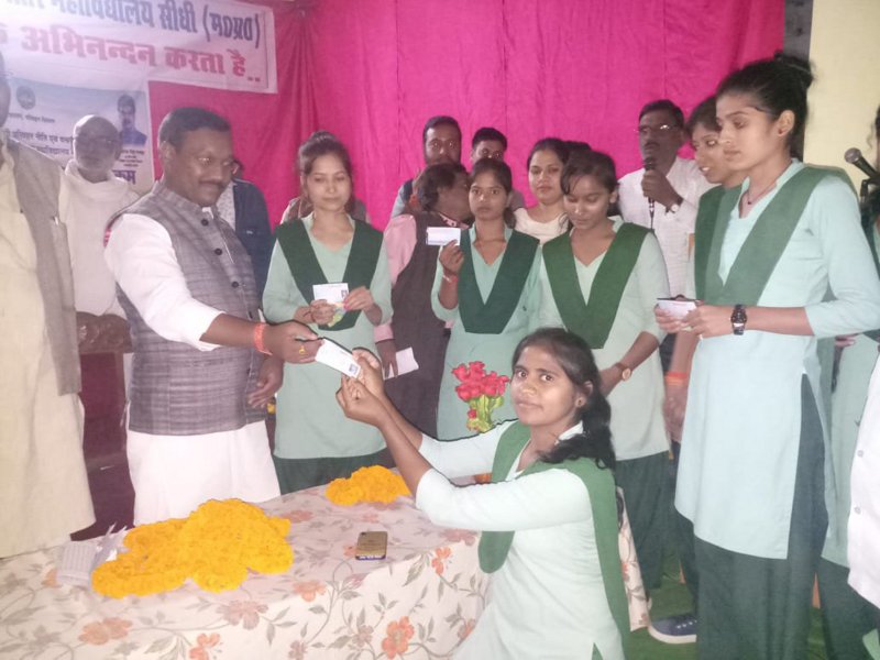 Free driving license distributed to girl students