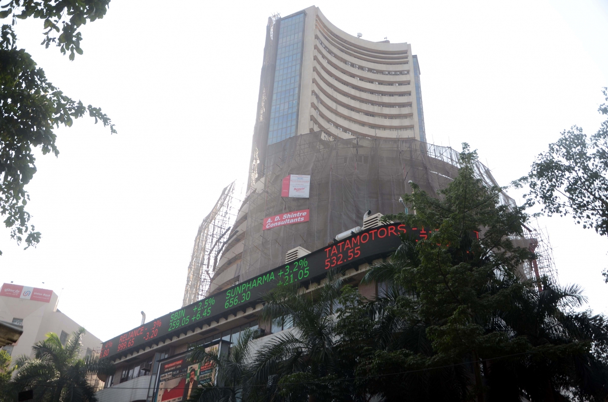 Sensex fluctuates due to fall in global markets, Nifty flat 50