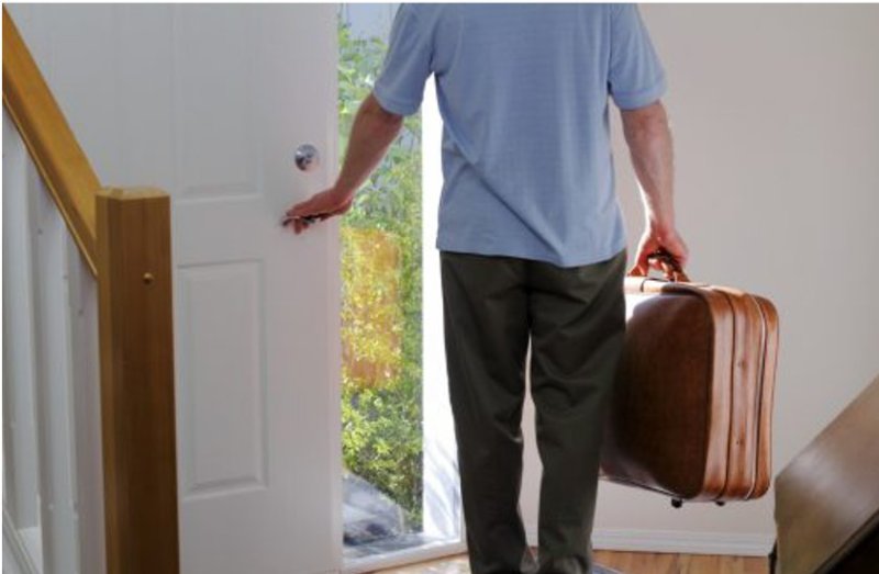 अगर आपको भी घर के बाहर कदम रखते ही मिले ये संकेत तो...