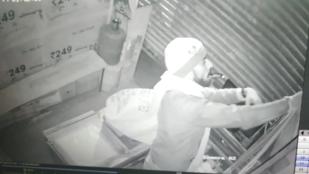 theft in shop in chattargarh bikaner