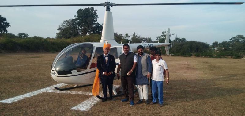 दूल्हा हवा में उड़ते हुए आया दुल्हन को लेने