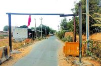 भारी वाहन चालकों के मंसूबे नाकाम पुलिस ने तीसरी बार लगाए अवरोधक