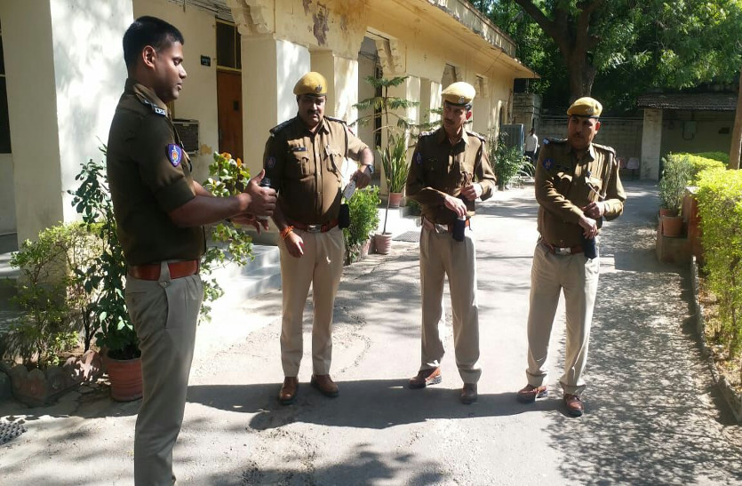 अब सिर्फ स्प्रे करते ही भीड़ को तितर-बितर कर सकेगी पुलिस